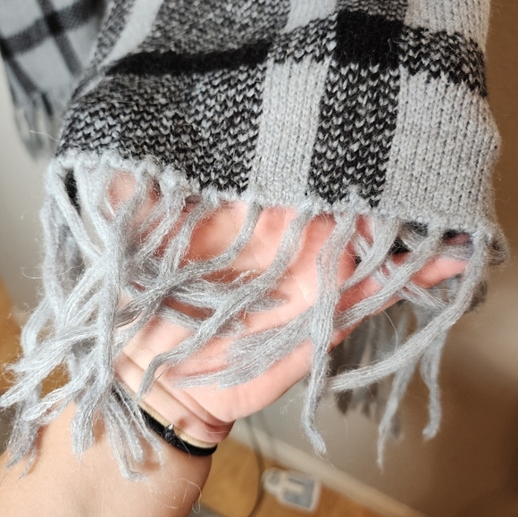 NWT Soft Surroundings Wool Alpaca Blend Black Grey Plaid Poncho Faux Fur Collar - Picture 9 of 16